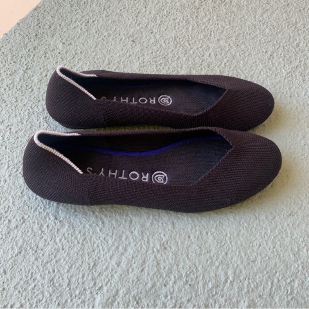 Rothy’s The Flat Black Round Toe White Halo Retired size 7